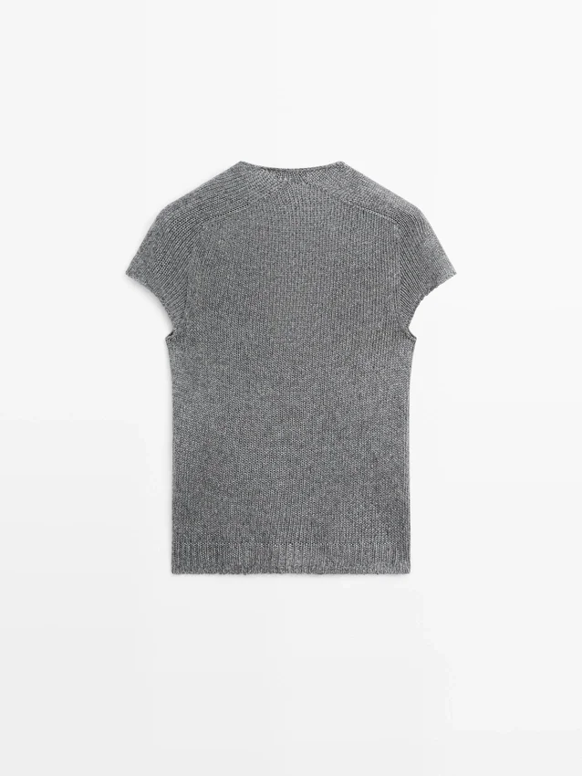 Kortärmad stickad tröja med spets Kortärmad stickad tröja med spets