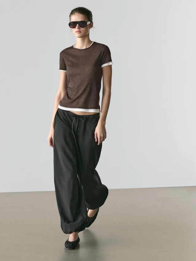 Kortärmad T-shirt med dubbel vävning Kortärmad T-shirt med dubbel vävning