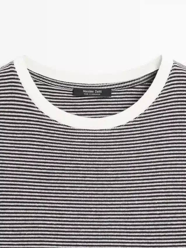 Kortärmad T-shirt med kontrastdetaljer Kortärmad T-shirt med kontrastdetaljer