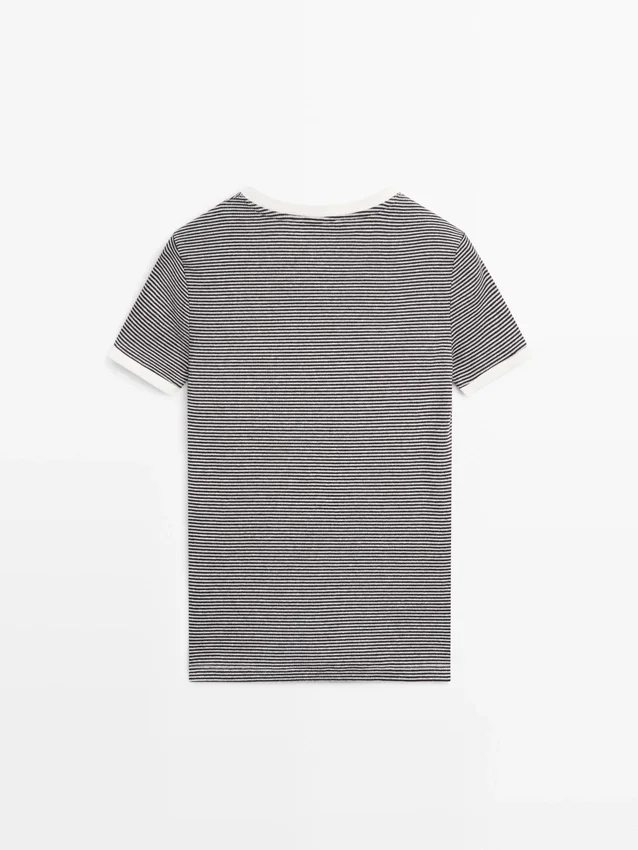 Kortärmad T-shirt med kontrastdetaljer Kortärmad T-shirt med kontrastdetaljer