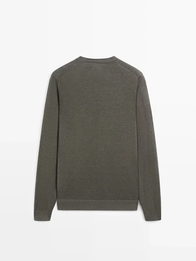 Linne-stickad tröja med rund hals Linne-stickad tröja med rund hals