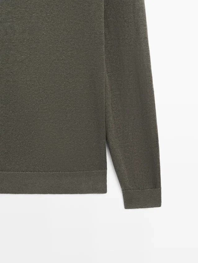 Linne-stickad tröja med rund hals Linne-stickad tröja med rund hals