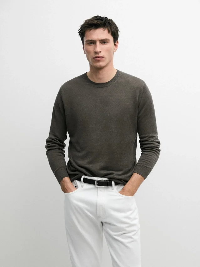 Linne-stickad tröja med rund hals Linne-stickad tröja med rund hals