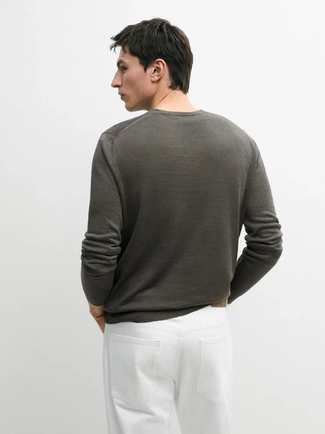 Linne-stickad tröja med rund hals Linne-stickad tröja med rund hals