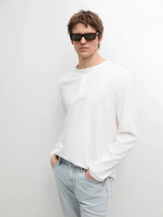 Långärmad T-shirt med henleykrage