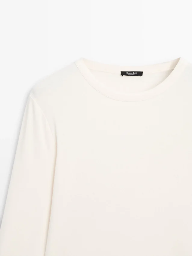 Långärmad T-shirt med rundad nederkant Långärmad T-shirt med rundad nederkant