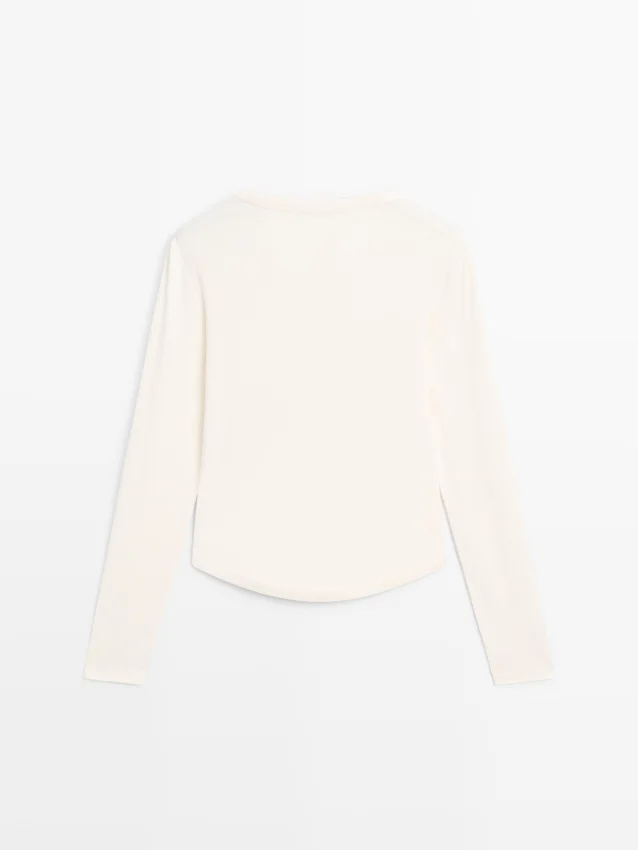 Långärmad T-shirt med rundad nederkant Långärmad T-shirt med rundad nederkant