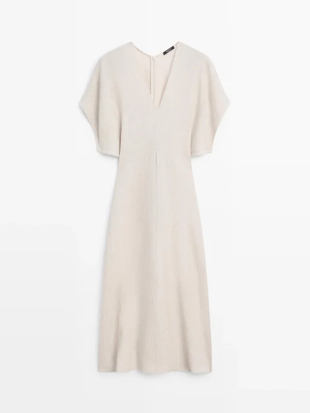 Lätt midiklänning i linne med korta ärmar Lätt midiklänning i linne med korta ärmar