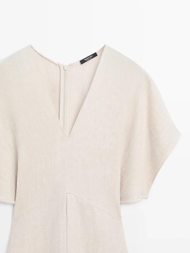 Lätt midiklänning i linne med korta ärmar Lätt midiklänning i linne med korta ärmar