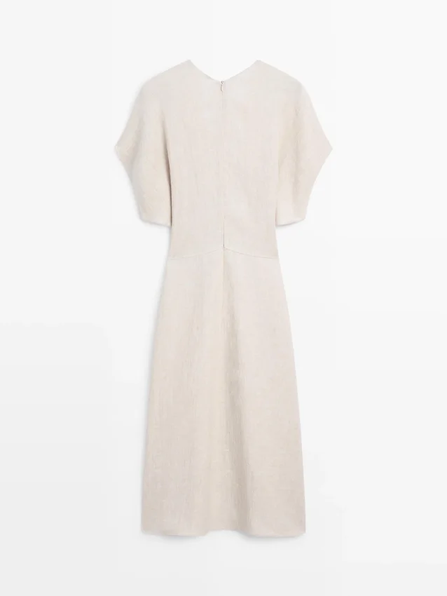 Lätt midiklänning i linne med korta ärmar Lätt midiklänning i linne med korta ärmar