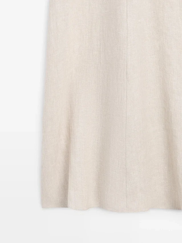 Lätt midiklänning i linne med korta ärmar Lätt midiklänning i linne med korta ärmar