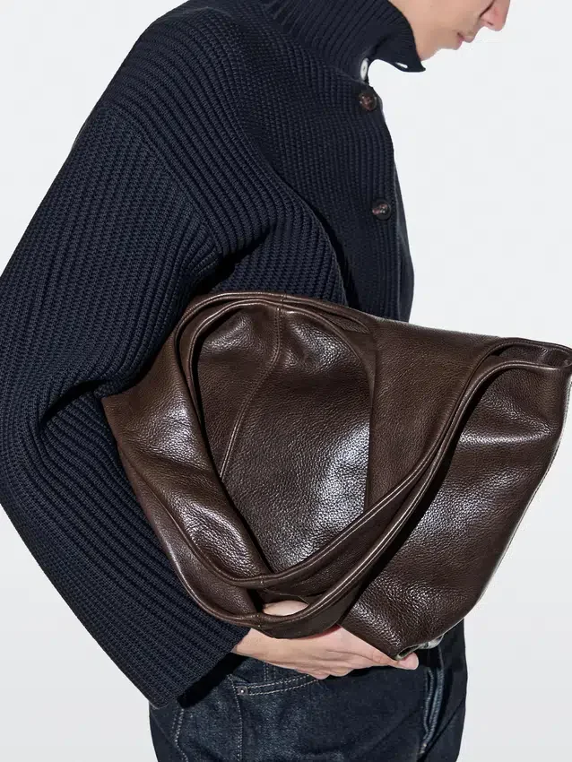 Medelstor väska i nappaläder Medelstor väska i nappaläder