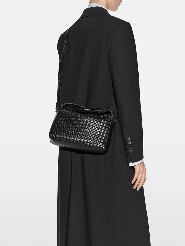 Medelstor vävd nappaläderväska Medelstor vävd nappaläderväska