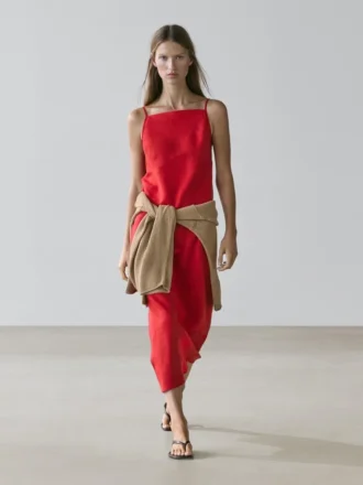 Midi-klänning i linne med rak halsringning