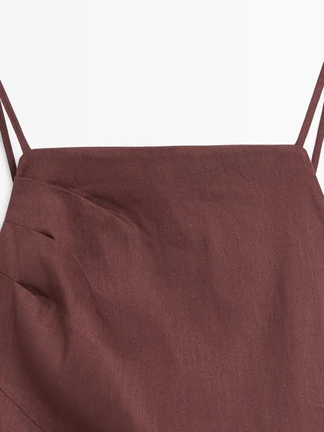 Midi-klänning i stretchig linneblandning med spaghettiband Midi-klänning i stretchig linneblandning med spaghettiband