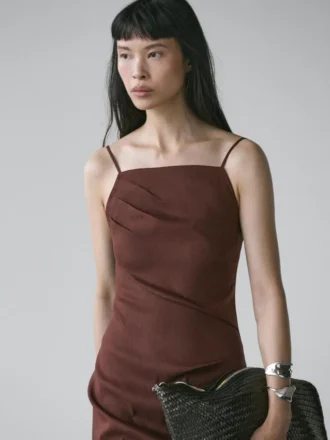 Midi-klänning i stretchig linneblandning med spaghettiband