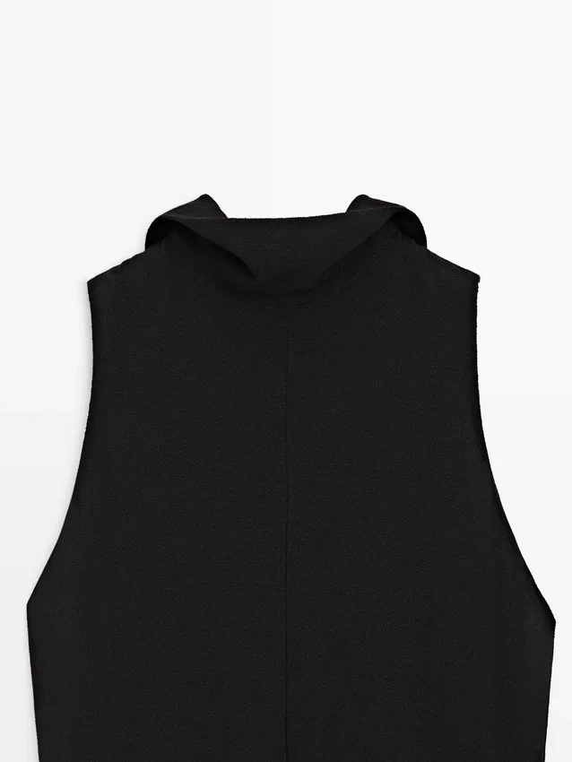 Midi-klänning med halterneck och knytdetalj Midi-klänning med halterneck och knytdetalj