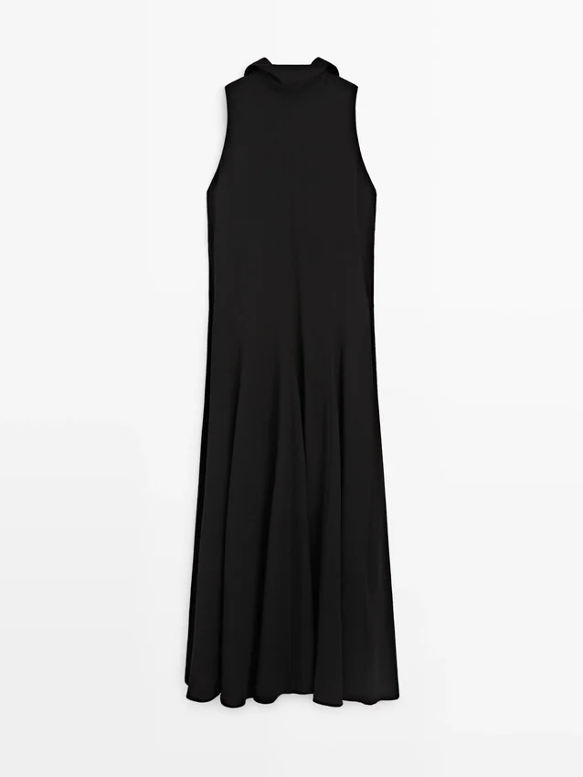 Midi-klänning med halterneck och knytdetalj Midi-klänning med halterneck och knytdetalj