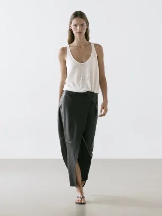 Midikjol i nappaläder med sömmar