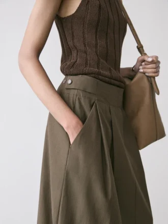 Midikjol med boxveck Midikjol med boxveck