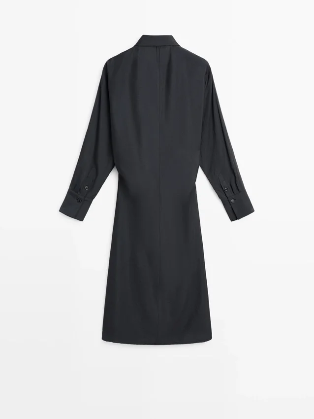 Midiklänning med draperade detaljer Midiklänning med draperade detaljer