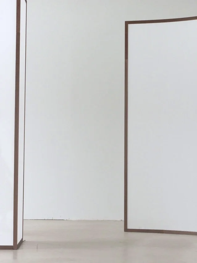 Midiklänning med draperade detaljer Midiklänning med draperade detaljer