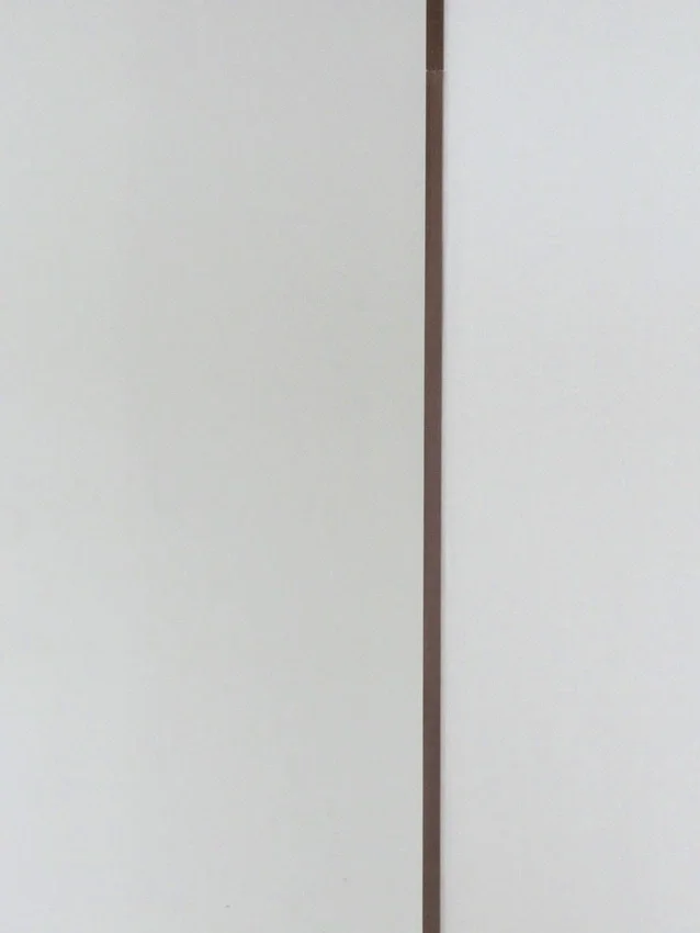 Midiklänning med draperade detaljer Midiklänning med draperade detaljer