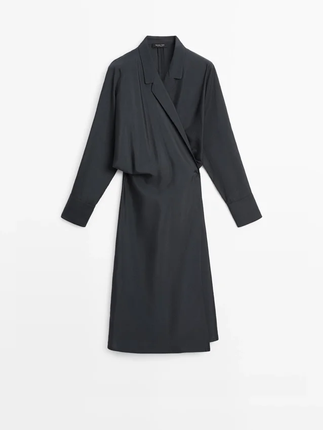 Midiklänning med draperade detaljer Midiklänning med draperade detaljer