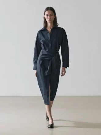 Midilång skjortklänning med halsduk-detalj