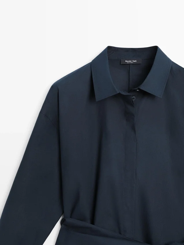 Midilång skjortklänning med halsduk-detalj Midilång skjortklänning med halsduk-detalj