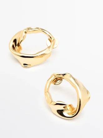 Oregelbundna örhängen