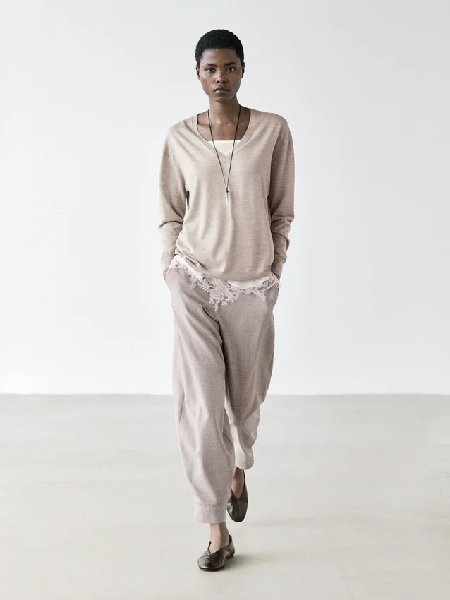 Oversize-stickad tröja med V-ringning Oversize-stickad tröja med V-ringning