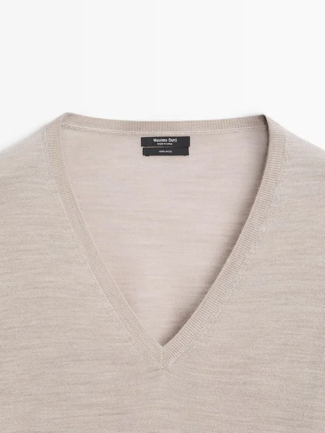 Oversize-stickad tröja med V-ringning Oversize-stickad tröja med V-ringning