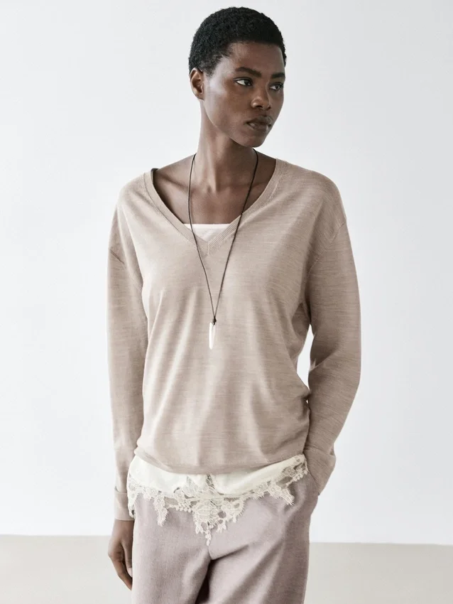 Oversize-stickad tröja med V-ringning Oversize-stickad tröja med V-ringning