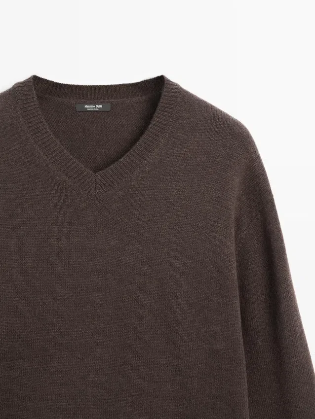 Oversize-stickad tröja med V-ringning Oversize-stickad tröja med V-ringning