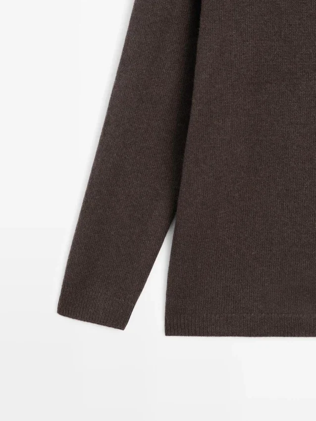 Oversize-stickad tröja med V-ringning Oversize-stickad tröja med V-ringning