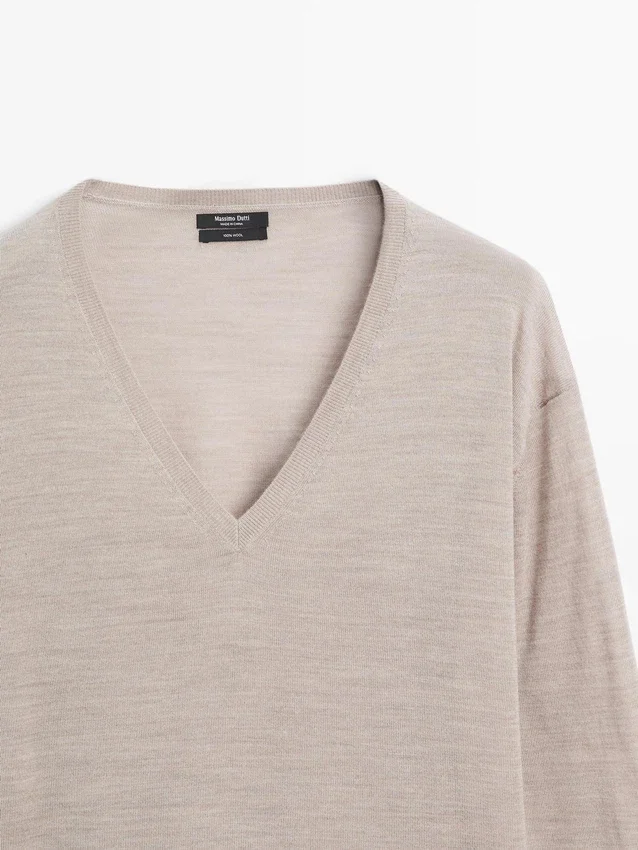 Oversize-stickad tröja med V-ringning Oversize-stickad tröja med V-ringning