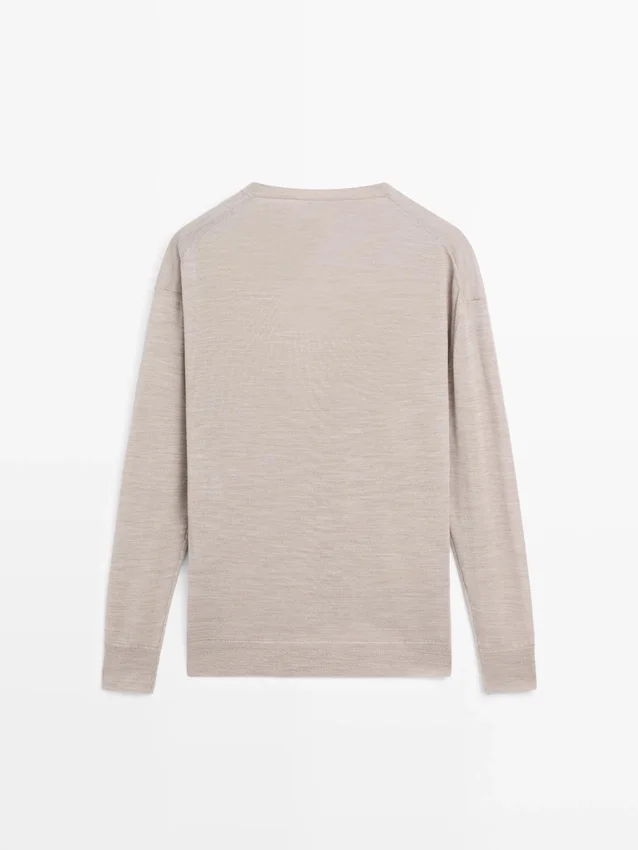 Oversize-stickad tröja med V-ringning Oversize-stickad tröja med V-ringning