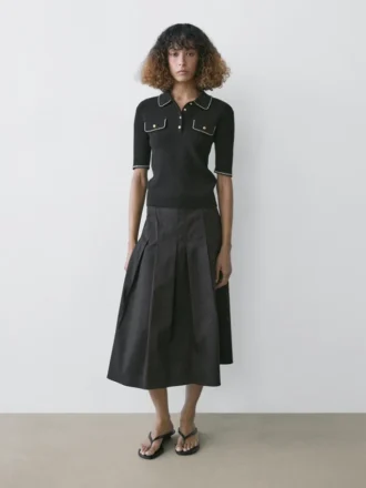 Pikétröja i bomullstrikå med kontrastdetaljer