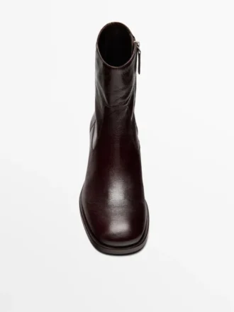 Platta ankelstövlar i krackelerat läder