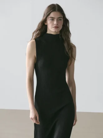 Plisserad midiklänning med volanger