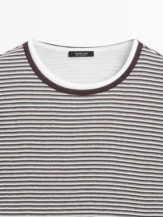 Randig dubbellagert T-shirt med korta ärmar Randig dubbellagert T-shirt med korta ärmar