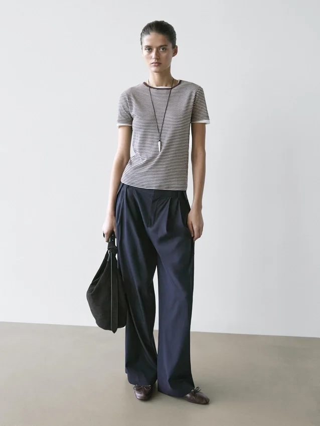 Randig dubbellagert T-shirt med korta ärmar Randig dubbellagert T-shirt med korta ärmar