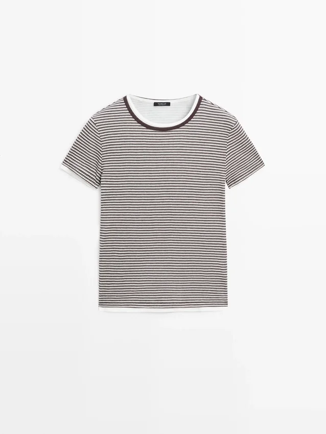 Randig dubbellagert T-shirt med korta ärmar Randig dubbellagert T-shirt med korta ärmar