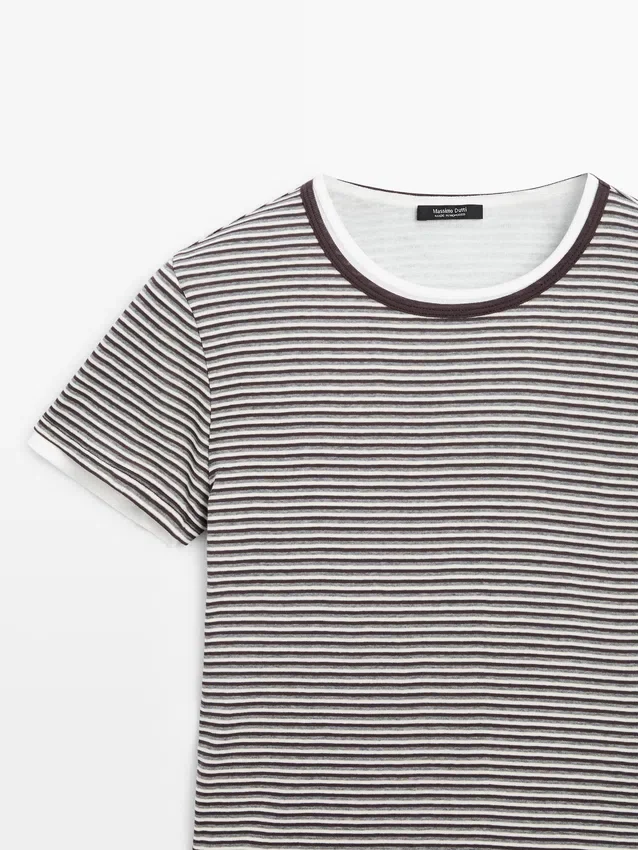 Randig dubbellagert T-shirt med korta ärmar Randig dubbellagert T-shirt med korta ärmar