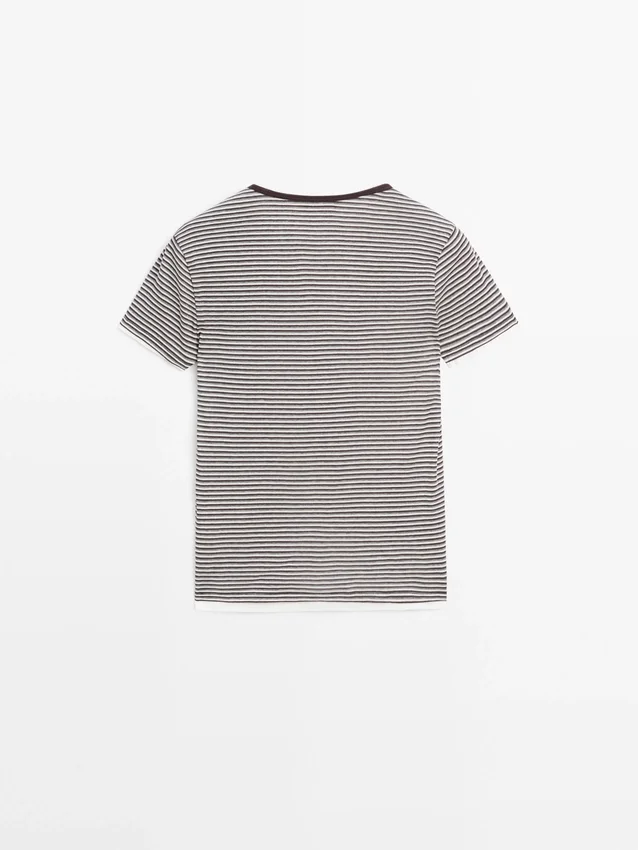 Randig dubbellagert T-shirt med korta ärmar Randig dubbellagert T-shirt med korta ärmar