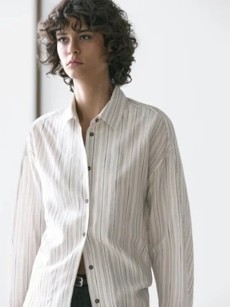 Randig, ledig skjorta