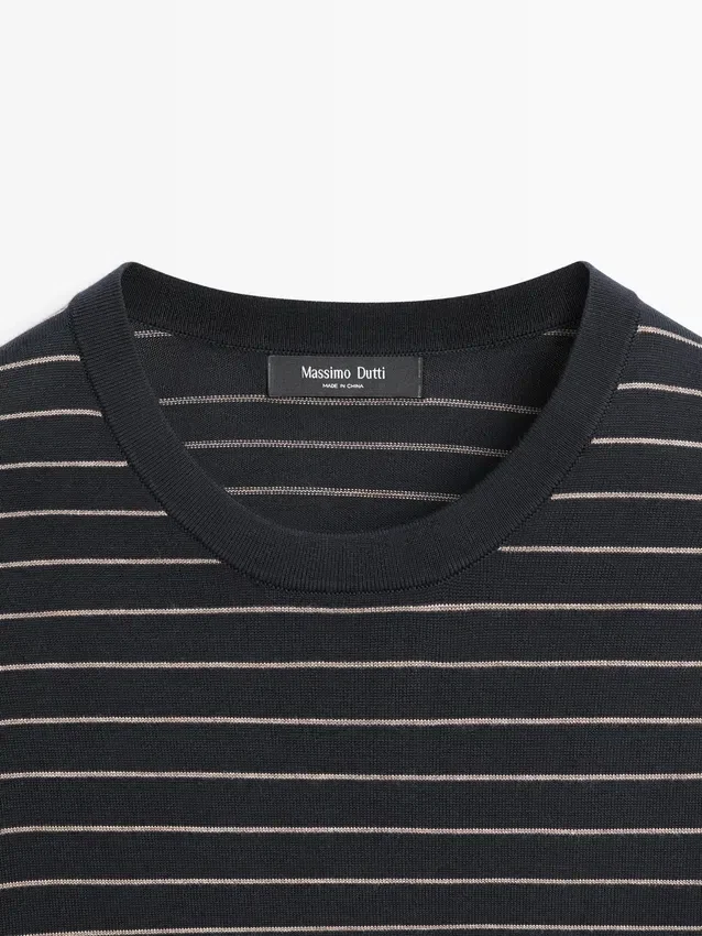 Randig långärmad stickad tröja Randig långärmad stickad tröja