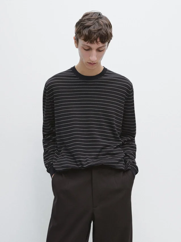 Randig långärmad stickad tröja Randig långärmad stickad tröja