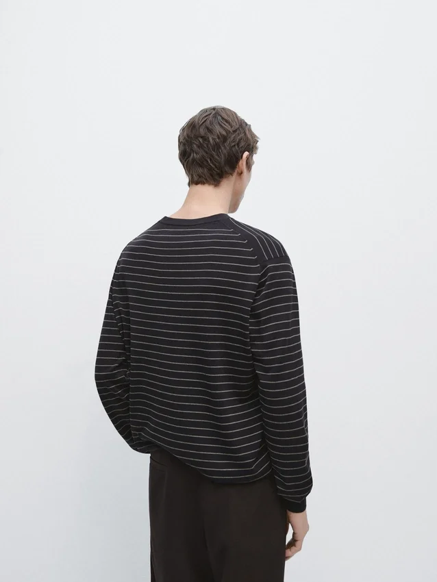 Randig långärmad stickad tröja Randig långärmad stickad tröja